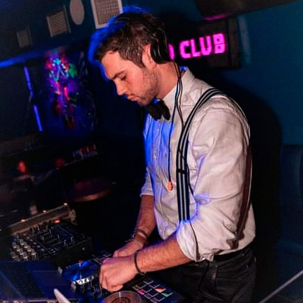 Otro de nuestros Dj para eventos en valencia crack